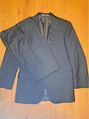 Hickey Freeman 2 Piece Suit 36S 30x30 Gray Striped 100% Wool